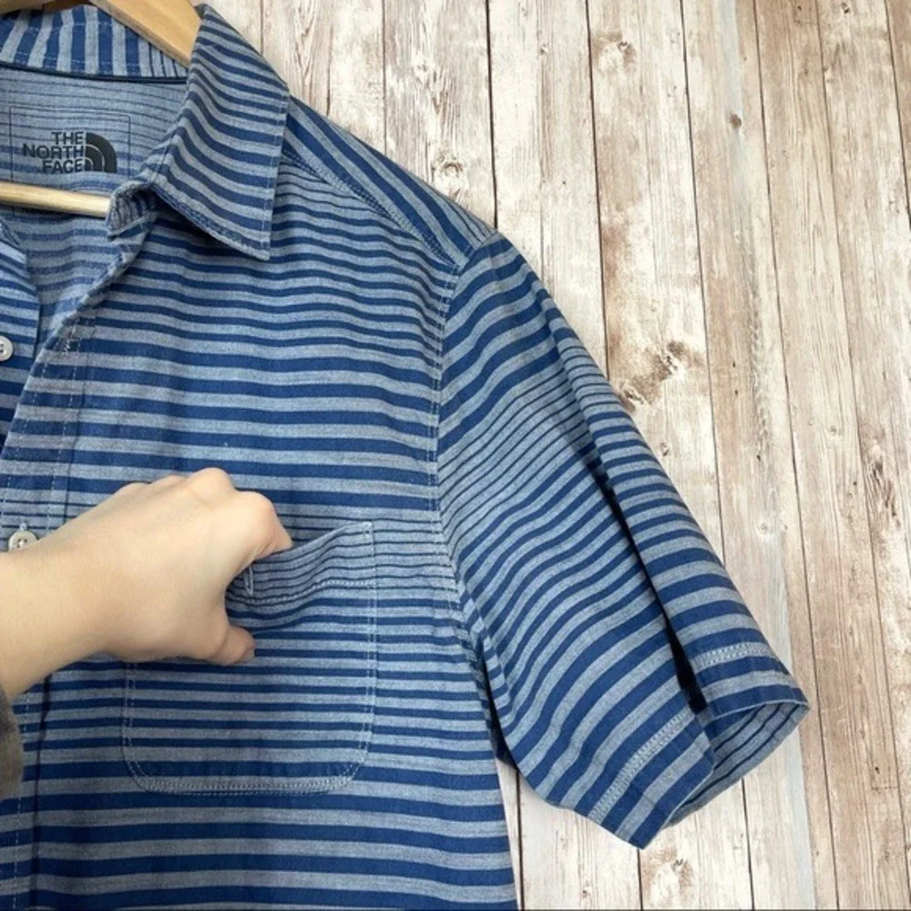 The North Face Short Sleeve Striped‎ Button Front Top Size Medium Men
